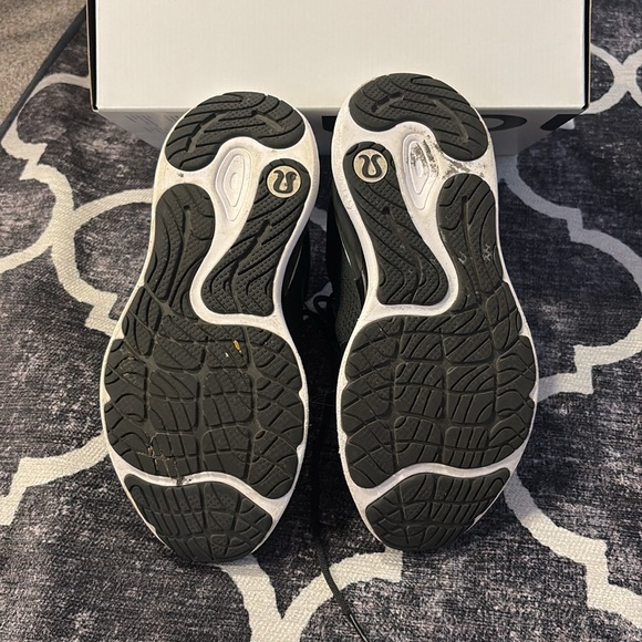 Lululemon W Blissfeel Run Sneakers - Picture 4 of 10